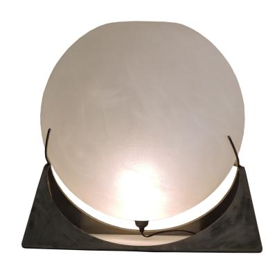 Collection privée - Cette Lampe  n'est plus disponible à la vente. Lampe métal-  Sphère plexiglass  - Hauteur 55cm - Largeur 50cm - Profondeur 50cm
