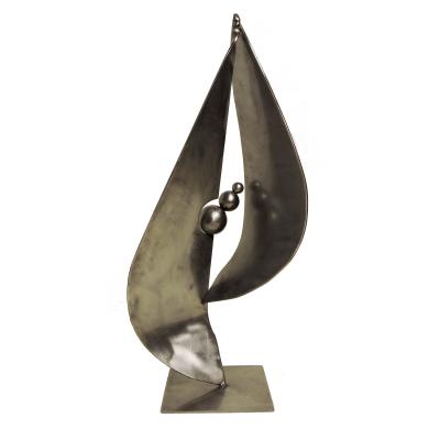 Collection privée - Cette sculpture  n'est plus disponible à la vente. Métal - Hauteur 60 cm   largeur 27cm